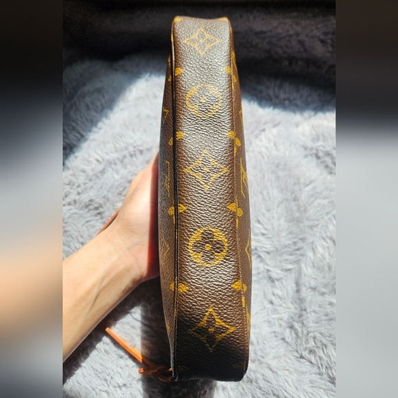 Authentic Louis Vuitton Pochette Accessoire Monogram- Excellent Condition - Picture 10 of 16